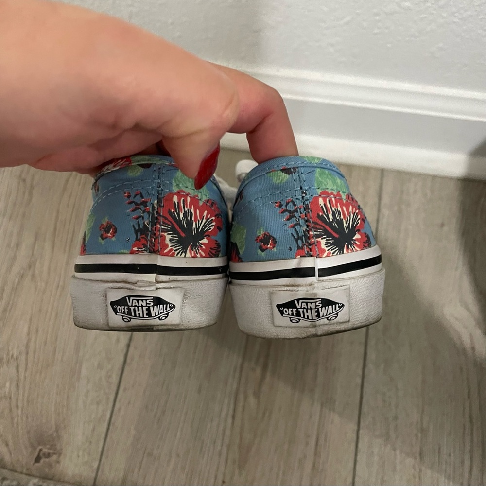 Vans - Picture 3 of 4